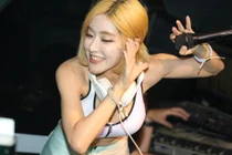 Gu thời trang cực nóng bỏng của nữ DJ sexy nhất Hàn Quốc