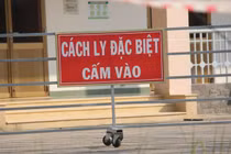 Bệnh nhân 91 một phần âm tính SARS-CoV-2, có dấu hiệu nhận biết xung quanh