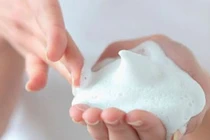 Nguy cơ ung thư buồng trứng gấp đôi do thụt rửa vùng kín