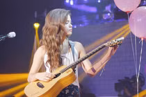 Hot girl 21 tuổi đã trở thành ngôi sao ở Philippines thế nào?