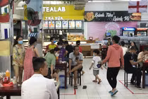 Nhiều TTTM ở Hà Nội lơ là phòng dịch, nhắc nhở "không xuể"