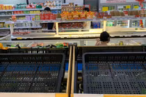 Siêu thị Hà Nội “cháy hàng” thịt cá, rau củ... người dân xếp hàng dài thanh toán 