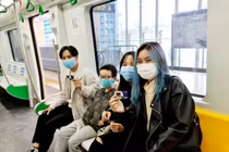 Lượng khách giảm “sâu” trong ngày đầu tiên tàu Cát Linh - Hà Đông bán vé