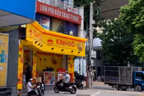 “Ông lớn” bánh Trung Thu vắng khách, cửa hàng truyền thống xếp hàng nườm nượp