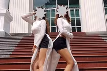 Khoe áo dài phản cảm, hội chị em làm xấu đi Quốc phục