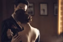 Chồng vắng nhà liên tục, vợ ngoại tình với...sếp 