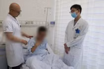 Kỳ quặc chàng trai cứ nói đến chuyện yêu đương là...nôn mửa 