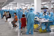 28 cán bộ y tế trở thành F0 trong khu điều trị COVID-19