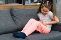 Hạ thân chảy máu, bé gái 6 tuổi phát hiện chuyện đau lòng 