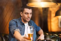 4 kiểu người rất dễ mắc Alzheimer, Tết kiêng tuyệt đối rượu bia