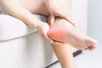 Bàn chân có 4 dấu hiệu này, thận ngày đêm “kêu cứu” 