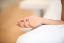 Đang ngủ, cô gái bị anh rể xâm hại gây phẫn nộ 