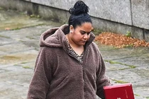 Trời giá buốt, mẹ làm điều táng tận lương tâm với con sơ sinh