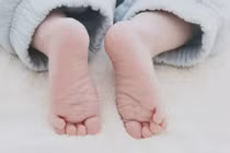 Con gái 1 tuổi mắc bệnh tiểu đường khiến mẹ suy sụp