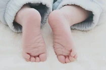 Con gái 1 tuổi mắc bệnh tiểu đường khiến mẹ suy sụp