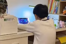 Con nghiện chơi điện tử, bố mẹ trị cực cao tay 