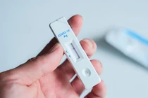Test nhanh COVID-19 tại nhà: Hàng nào chuẩn, sử dụng như nào?