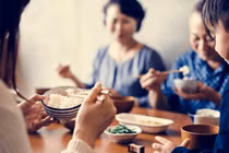 Coi con dâu như công chúa, mẹ chồng ân hận