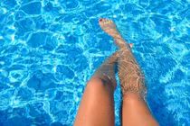 Vợ chết đuối trong bể bơi và sự thật ghê rợn về chồng 