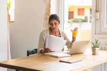 Được nghỉ ở nhà phòng dịch, nhân viên văn phòng kêu trời vì quá mệt mỏi