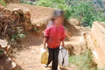 Bé gái 13 tuổi sinh con, danh tính cha đứa trẻ gây sốc