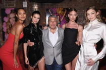 Giám đốc Victoria's Secret bị tố quấy rối tình dục mẫu nội y là ai? 