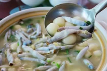 Món ăn kinh dị ngày Tết, bánh trôi nấu giun bổ thận dưỡng nhan