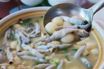 Món ăn kinh dị ngày Tết, bánh trôi nấu giun bổ thận dưỡng nhan