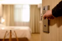 Ngủ với vợ bạn thân, người đàn ông trả giá đắt 