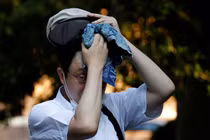 Coi thường say nắng, người đàn ông bị “luộc chín” từ trong ra ngoài