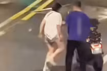 Ngoại tình còn chửi nhau giữa phố, cặp đôi ê mặt nhận chỉ trích 