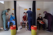 Tiếp tục xuất hiện biến thể COVID-19 mới, đáng sợ ngang ngửa Delta?