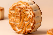 Mua 800 hộp bánh trung thu làm quà, nào ngờ hết hạn 9 năm