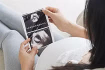 Đưa bạn gái 16 tuổi của con trai đi khám vì đau bụng, mẹ sốc nặng...