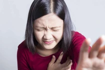 5 dấu hiệu ở ngực cần đi khám ngay nếu không muốn đột tử 