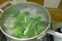 Tối kỵ khi luộc rau khiến bạn hại cả gia đình
