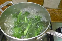 Tối kỵ khi luộc rau khiến bạn hại cả gia đình