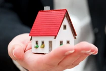 Quá chiều con út, cụ bà khổ sở hối hận lúc ốm đau 