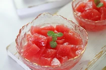 Mùa hè nhất định phải làm món sương sa dưa hấu vừa mát lại cực bổ 