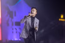 Bầu show quỵt tiền cát-xê, tìm đủ cách không trả Tuấn Hưng