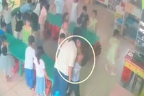 Con “khoe” không bị cô giáo đánh, mẹ phát hiện chuyện đau lòng