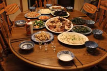 Mẹ chồng tai quái, nàng dâu may mắn vì có bố chồng cực "xịn"