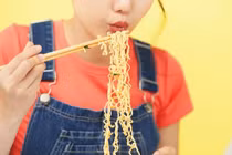 Có 3 biểu hiện này khi ăn, tầm soát ung thư ngay 