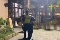 Nữ sinh nói “bà nội trốn trong tủ lạnh” và sự thật ghê rợn 