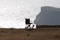 Mệt mỏi vì chăm vợ 40 năm, chồng làm điều kinh hãi