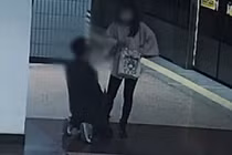 Sàm sỡ cô gái bị báo cảnh sát, thanh niên làm điều không ngờ