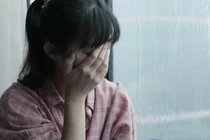 Bạn trai cũ tai nạn qua đời, cô gái bị ép giữ thai