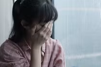 Bạn trai cũ tai nạn qua đời, cô gái bị ép giữ thai