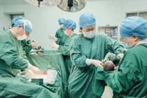 Ăn một miếng ớt, thai phụ 38 tuần sặc máu suýt chết vì...