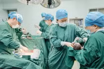 Ăn một miếng ớt, thai phụ 38 tuần sặc máu suýt chết vì...